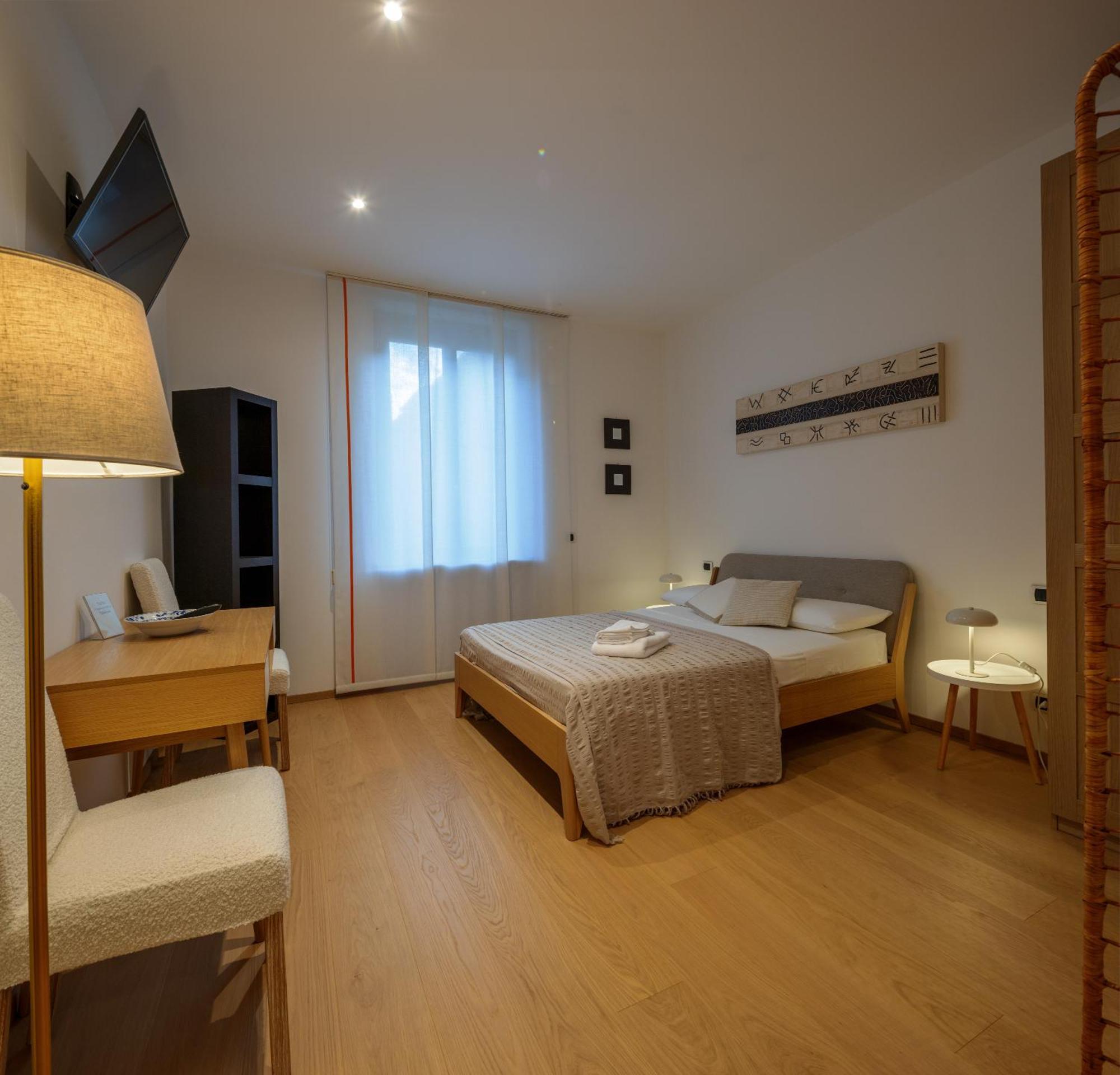 Interno 711 Hotel Udine Bagian luar foto